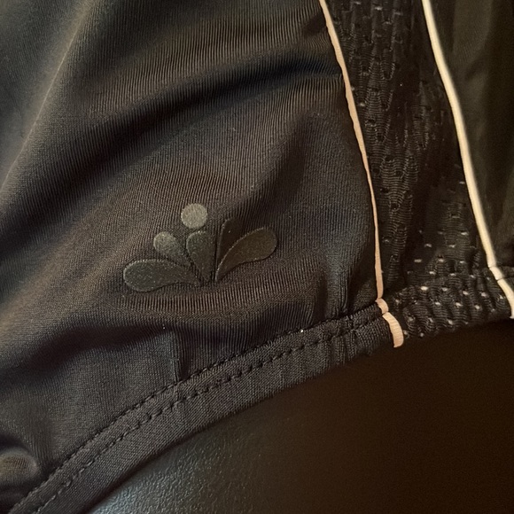 Sexy Black & White Zip Up Swimsuit - Picture 3 of 9